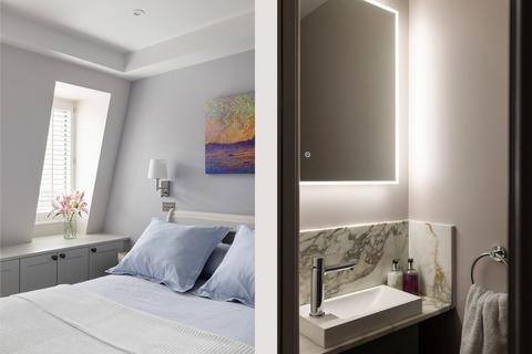 undefined, Bedford Avenue, London WC1B