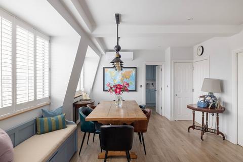 undefined, Bedford Avenue, London WC1B