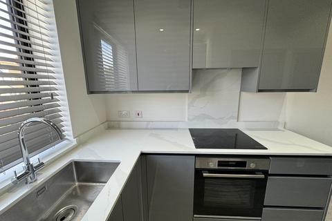 undefined, Mitcham CR4