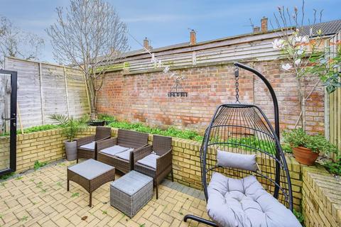 3 bedroom terraced house for sale, St. Olams Close, Luton