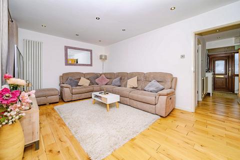 3 bedroom terraced house for sale, St. Olams Close, Luton