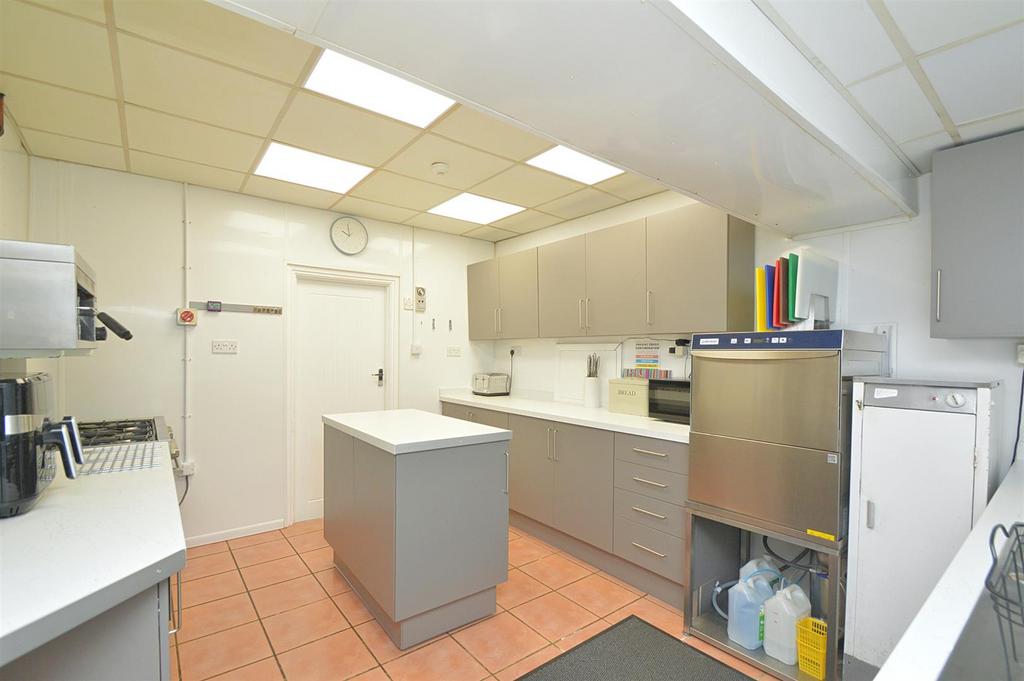 Kitchen2.jpg