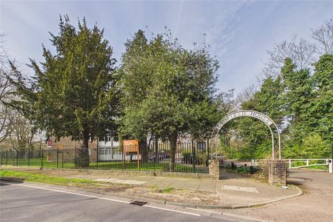 2 bedroom apartment to rent, West Drive, London, SW16