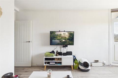 2 bedroom apartment to rent, West Drive, London, SW16