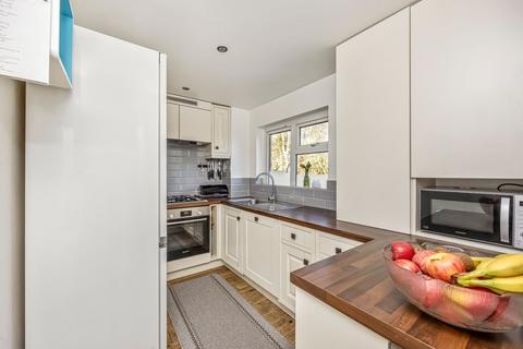 2 bedroom flat for sale, Coneyberry, Reigate RH2