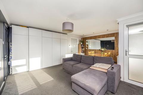 2 bedroom flat for sale, Coneyberry, Reigate RH2