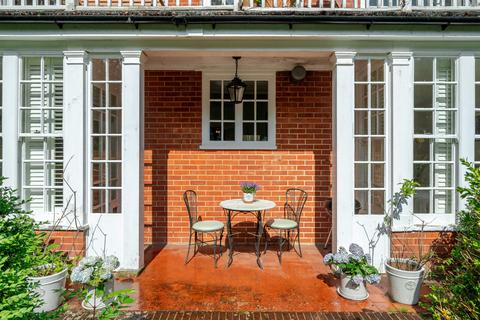 2 bedroom flat for sale, Farnham Lane, Haslemere, GU27