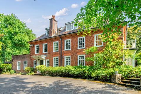2 bedroom flat for sale, Farnham Lane, Haslemere, GU27