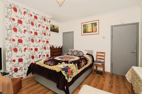 3 bedroom terraced house for sale, Burmer Road, Peterborough