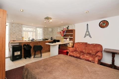 3 bedroom terraced house for sale, Burmer Road, Peterborough