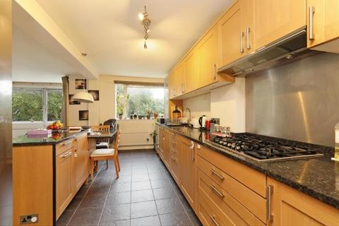 2 bedroom flat to rent, Marlin House, 22 St John`s Avenue, Putney, London