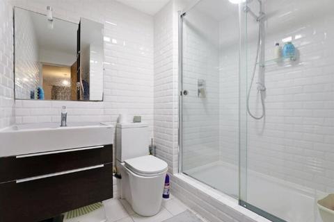 2 bedroom flat to rent, Marlin House, 22 St John`s Avenue, Putney, London