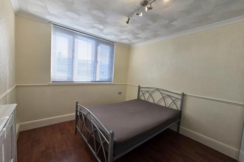 1 bedroom flat to rent, Clifford Road, London E16