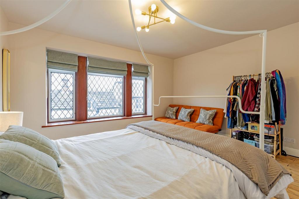 Bedroom 1-2.jpg
