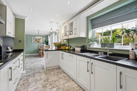 5 bedroom detached house for sale, Grenadine Way, Tring