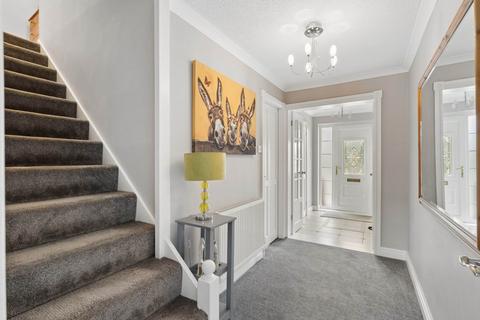5 bedroom detached house for sale, Grenadine Way, Tring