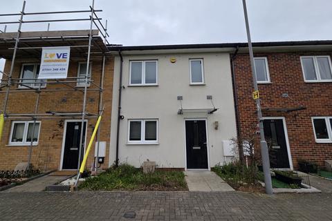 3 bedroom terraced house to rent, Hedges Way, LUTON