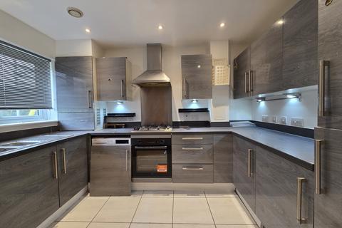 3 bedroom terraced house to rent, Hedges Way, LUTON