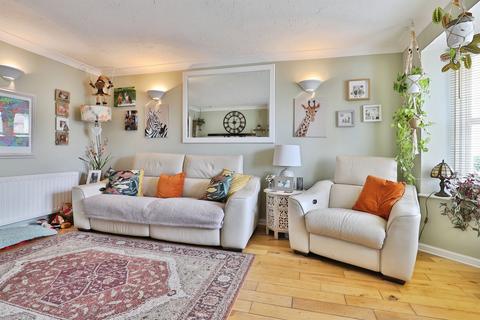 3 bedroom detached house for sale, Pennant Way, Christchurch