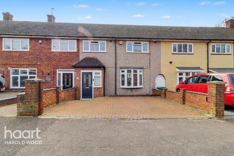 3 bedroom terraced house for sale, Wickford Drive, Romford