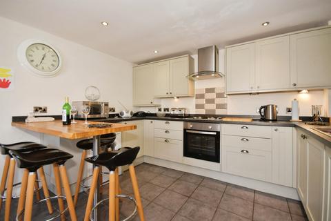 2 bedroom house for sale, Market Square, Tideswell, Buxton
