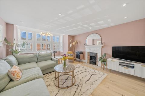 3 bedroom flat for sale, Denton Road, East Twickenham TW1