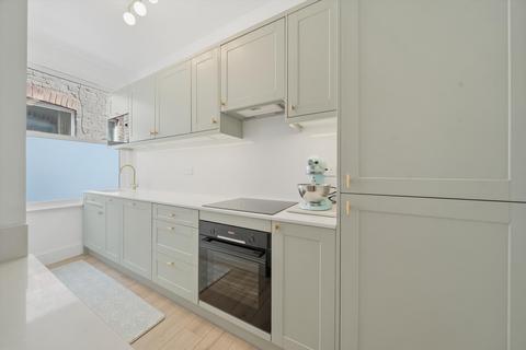 3 bedroom flat for sale, Denton Road, East Twickenham TW1