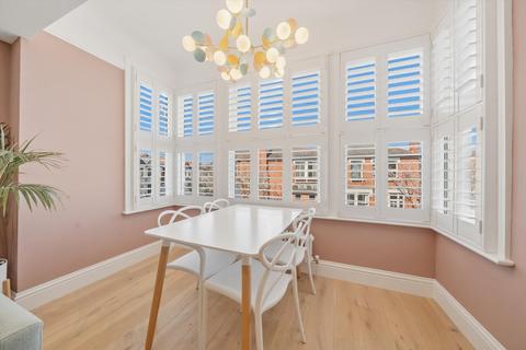 3 bedroom flat for sale, Denton Road, East Twickenham TW1