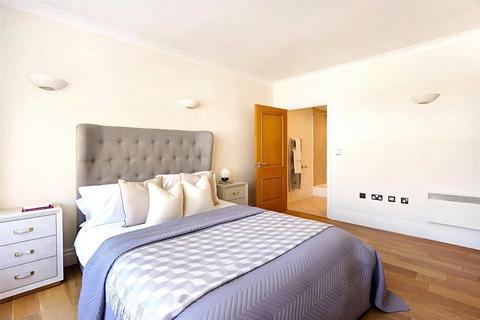 3 bedroom apartment to rent, Temple Avenue, London, EC4Y