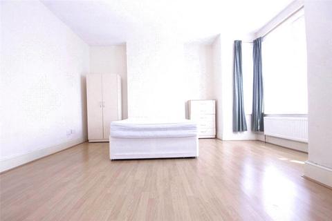 3 bedroom apartment to rent, Kensington Gardens, Ilford, IG1