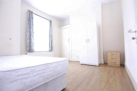 3 bedroom apartment to rent, Kensington Gardens, Ilford, IG1