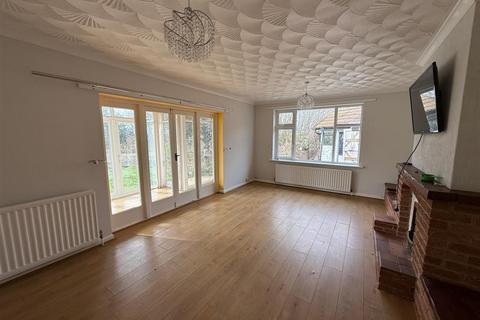 2 bedroom detached bungalow for sale, Hesketh Crescent, SKEGNESS