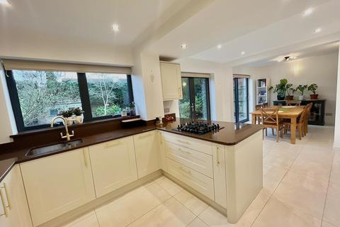 4 bedroom detached house to rent, Barnfield Drive, Solihull, B92