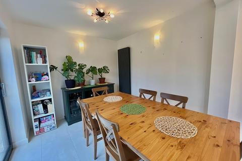 4 bedroom detached house to rent, Barnfield Drive, Solihull, B92