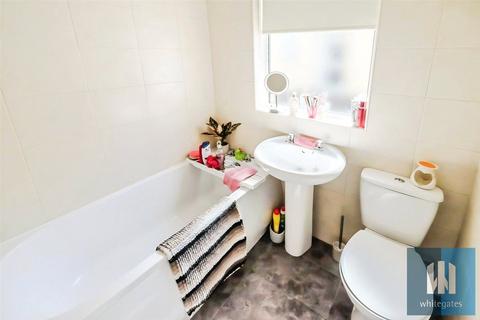 undefined, Weatherhill Crescent, Birchencliffe, Huddersfield, HD3