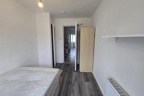 House share to rent, Hogan Way, London