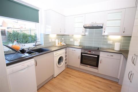 3 bedroom semi-detached house to rent, North Road, Dartford