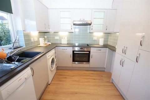 3 bedroom semi-detached house to rent, North Road, Dartford