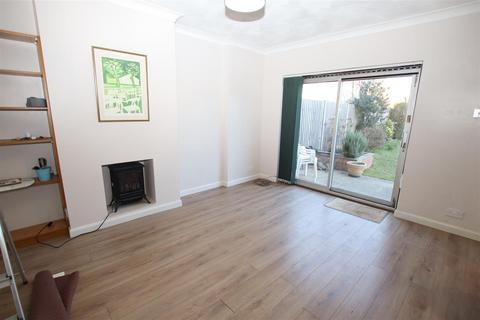3 bedroom semi-detached house to rent, North Road, Dartford