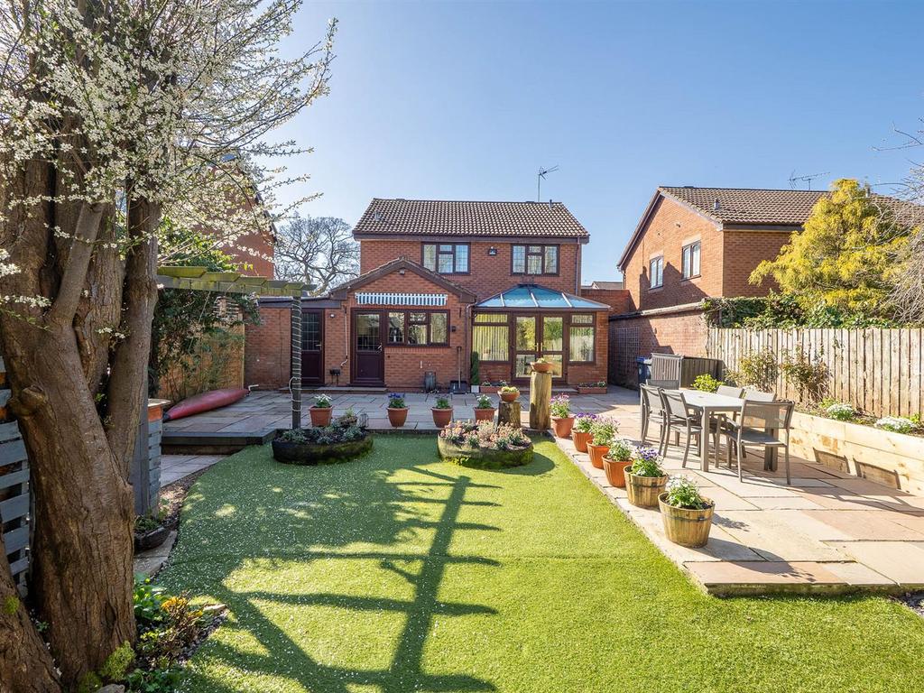 Garden to house