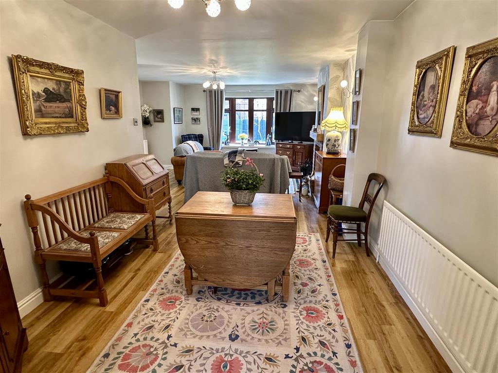 Living room/dining