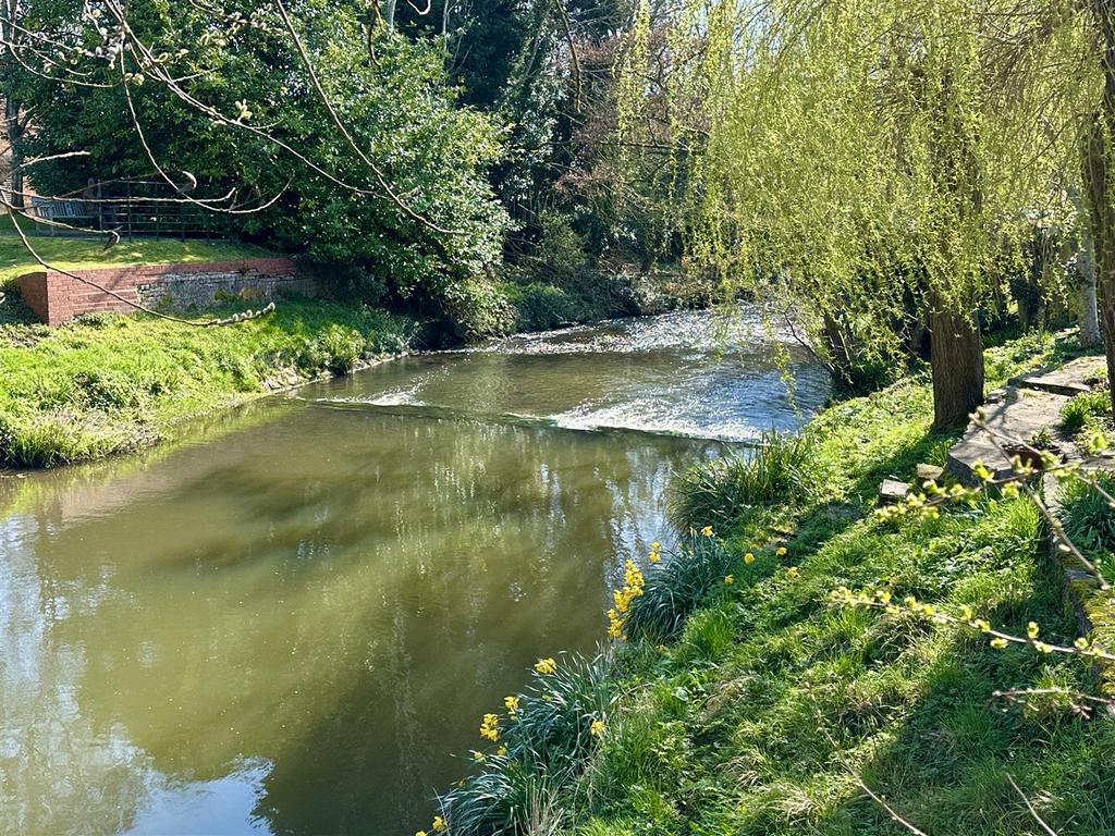 River arrow