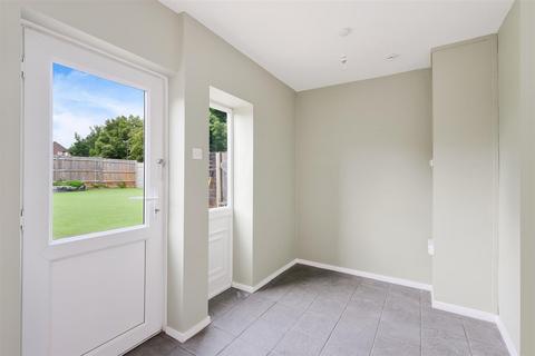 2 bedroom house to rent, Malmstone Avenue, Merstham RH1