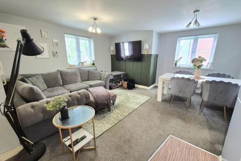 2 bedroom apartment for sale, Gregory Gardens, Northampton NN3