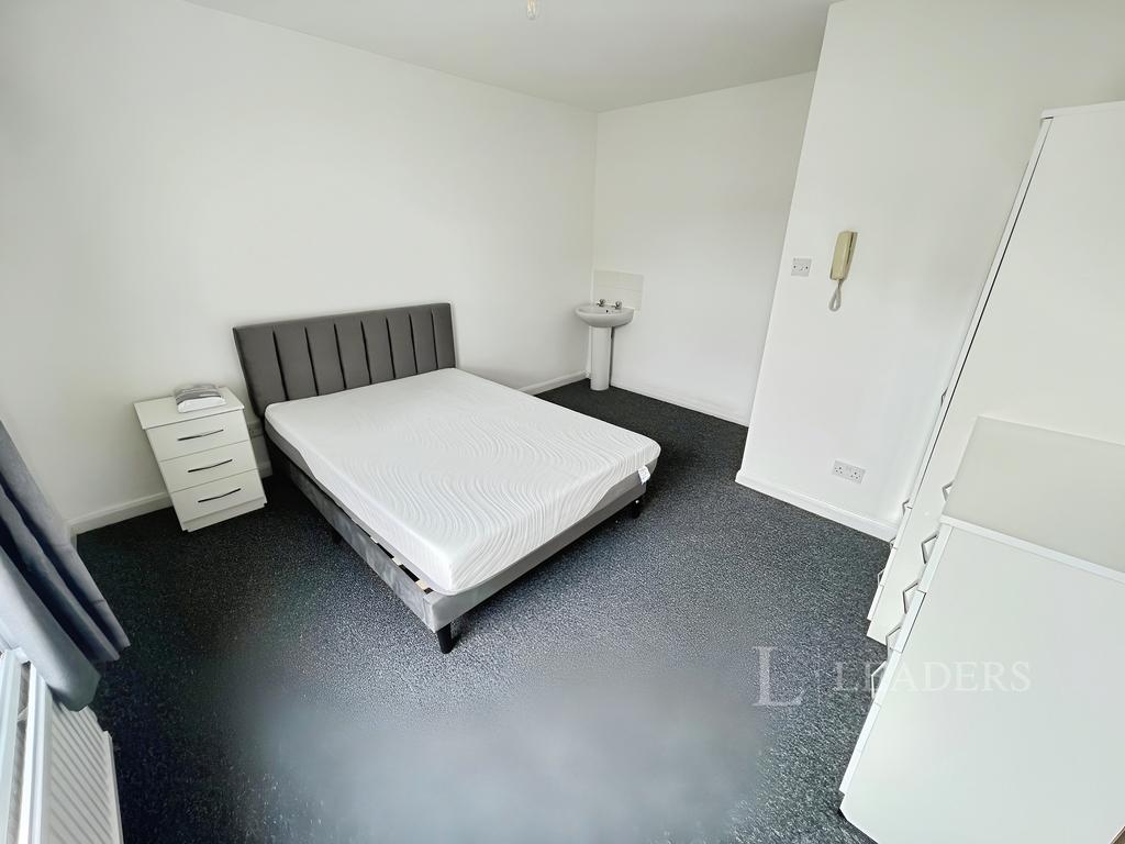 6112c464-room 202 20