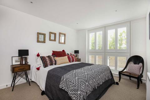 undefined, Elm Grove, Wimbledon SW19