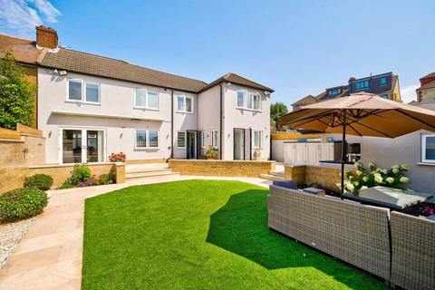 4 bedroom house for sale, Chadacre Avenue, Ilford IG5