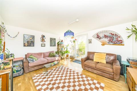3 bedroom maisonette to rent, Mandarin Court, Edward Street, London, SE8