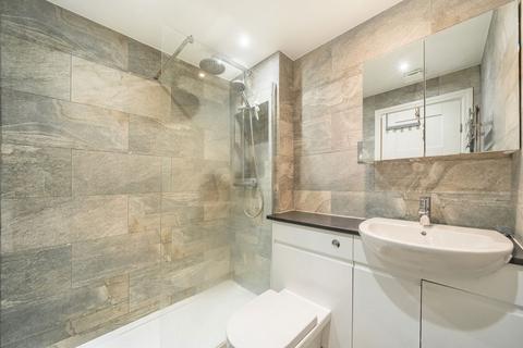 2 bedroom flat to rent, Smugglers Way, London SW18