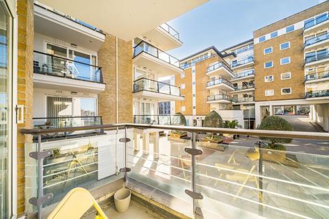 2 bedroom flat to rent, Smugglers Way, London SW18